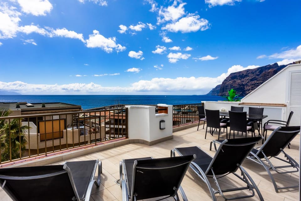 Nearby landmark, Day, Balcony/Terrace, Balcony/Terrace, Seating area, Dining area, Mountain view, Sea view