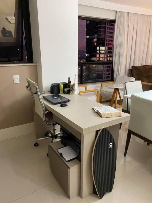 Apartamento no centro, com vista mar e Cristo Luz Apartment in Camboriú