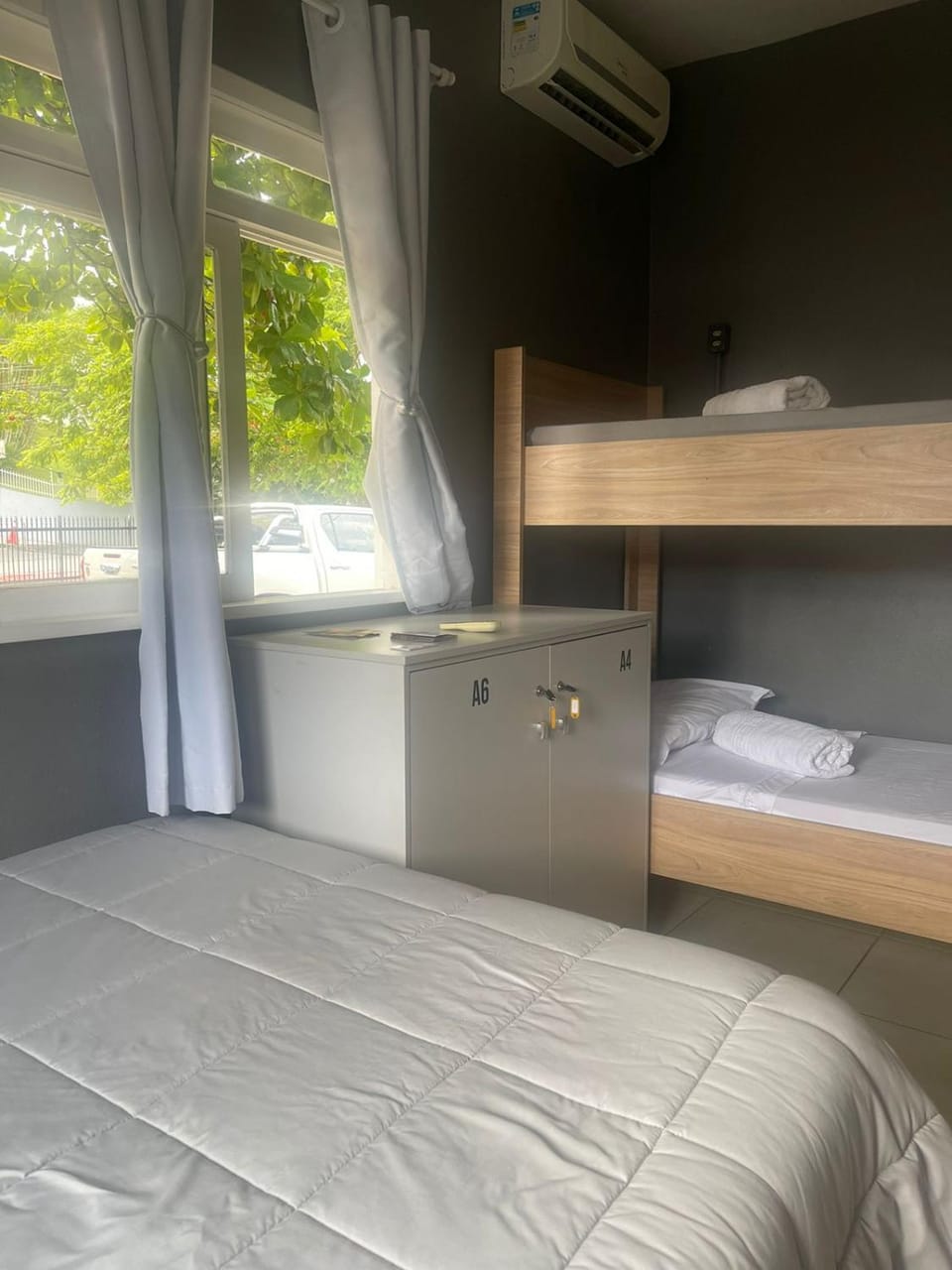 Bed, Photo of the whole room, Bedroom, bunk bed, air conditioner