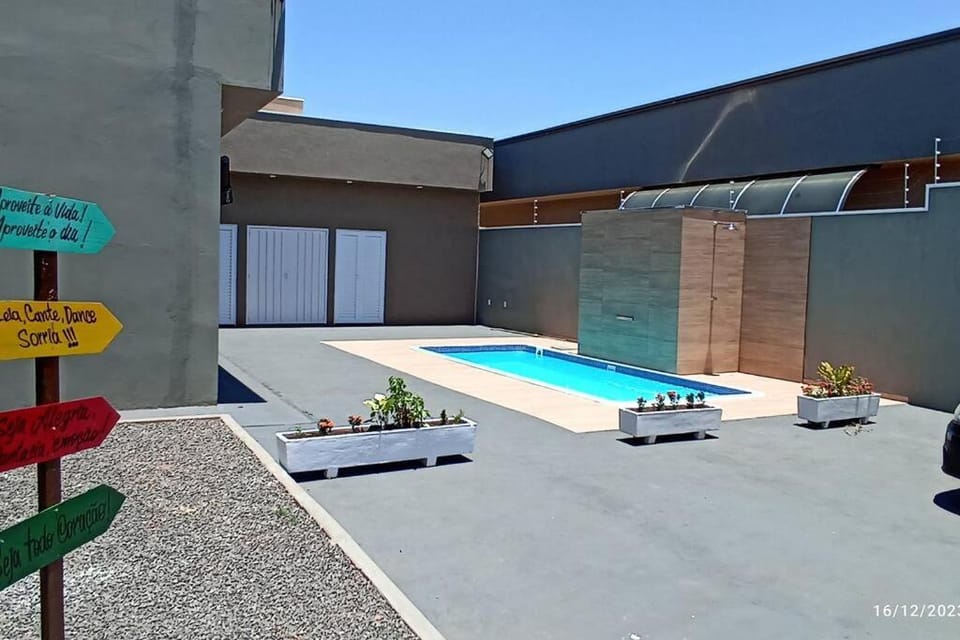 Recanto Matheus, Casa confortável com estacionamento, wi-fi e piscina aquecida - Olímpia SP House in Olímpia