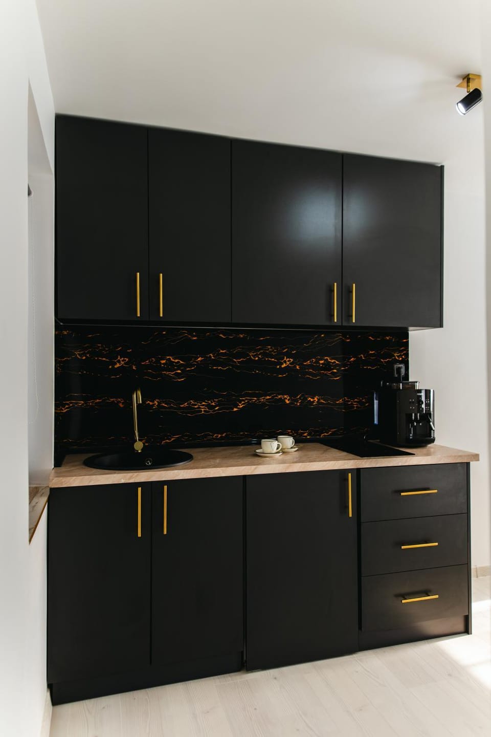 Coffee/tea facilities, Kitchen or kitchenette