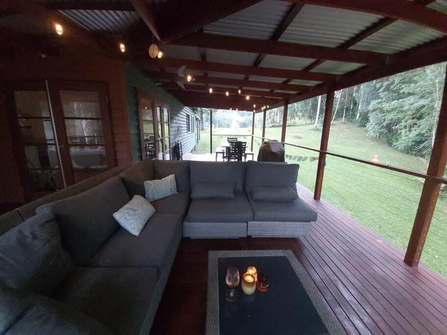 Eucalyptus Escape - Privacy in the Hinterland House in Queensland