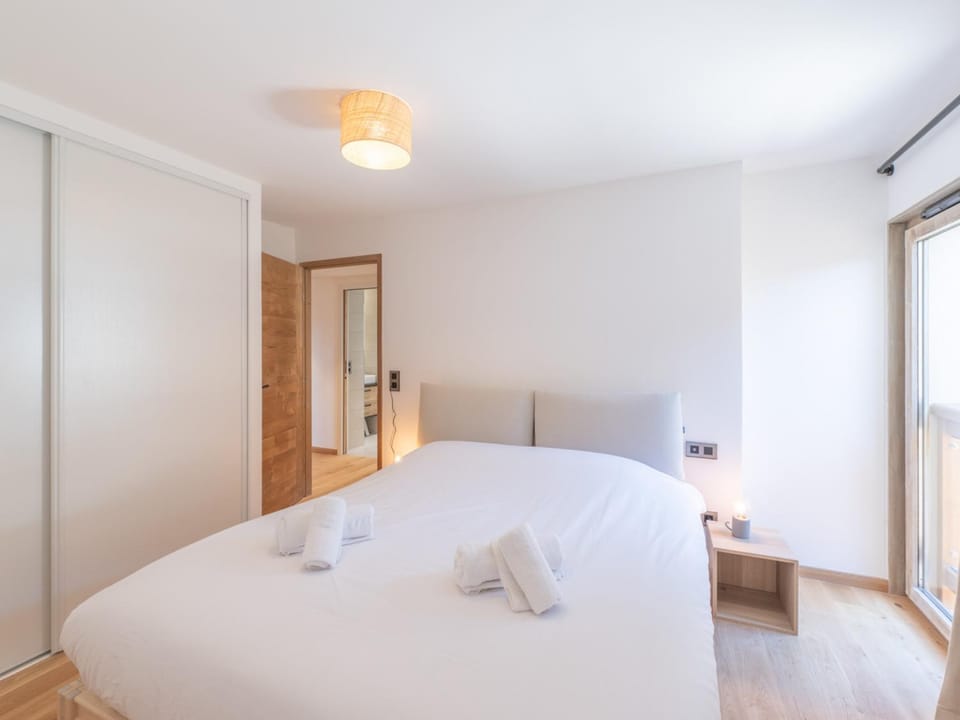 Appartement neuf, proche pistes, balcon sud, WIFI - FR-1-645-72 Apartment in Huez
