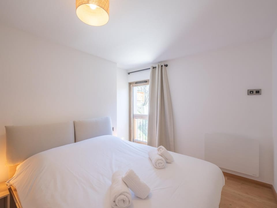 Appartement neuf, proche pistes, balcon sud, WIFI - FR-1-645-72 Apartment in Huez