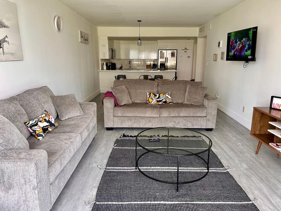 Kitchen or kitchenette, Living room, Dining area