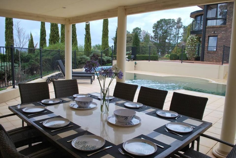 Balcony/Terrace, Dining area, Pool view, Swimming pool, sunbed