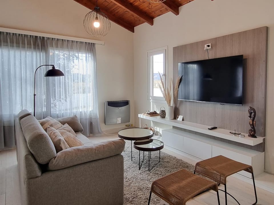 Communal lounge/ TV room, TV and multimedia, Living room, Seating area