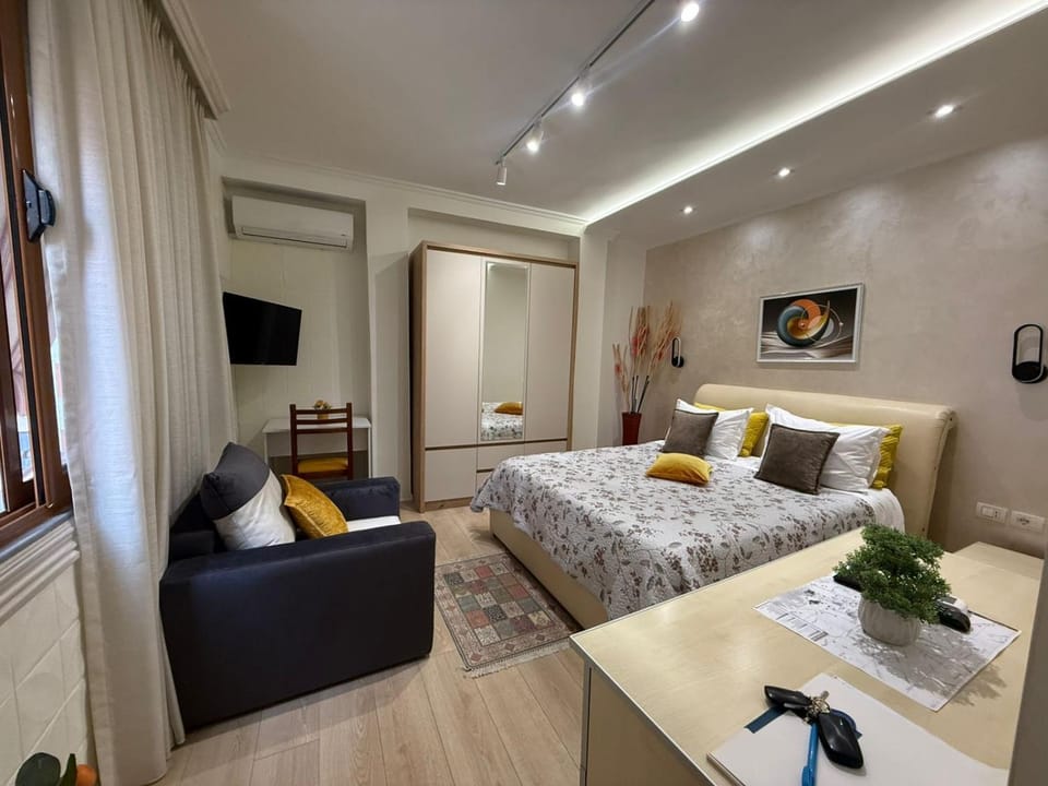 Bed, TV and multimedia, Bedroom, wardrobe