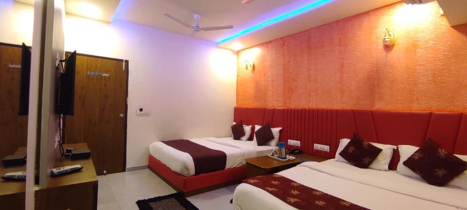 Photo of the whole room, Bedroom, air conditioner