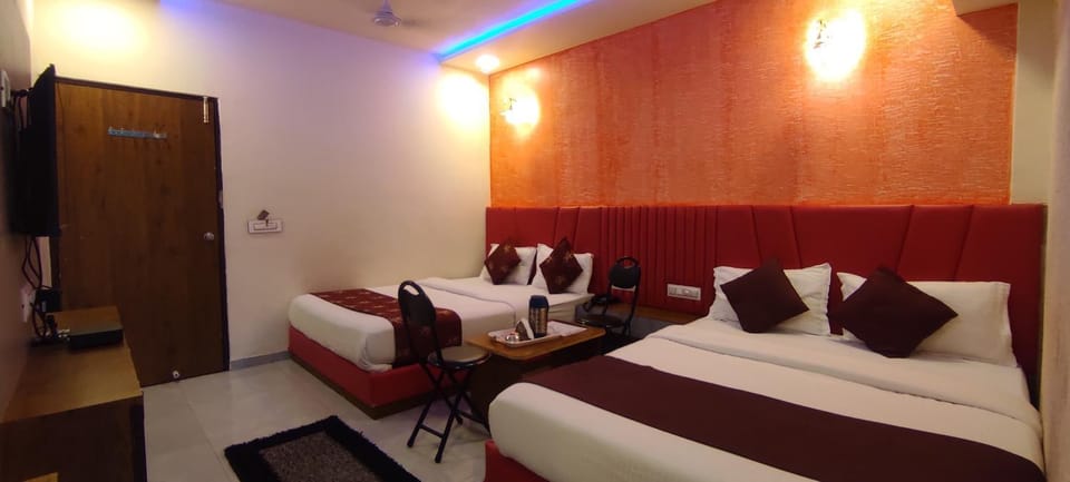 Bed, TV and multimedia, Photo of the whole room, Bedroom, Family