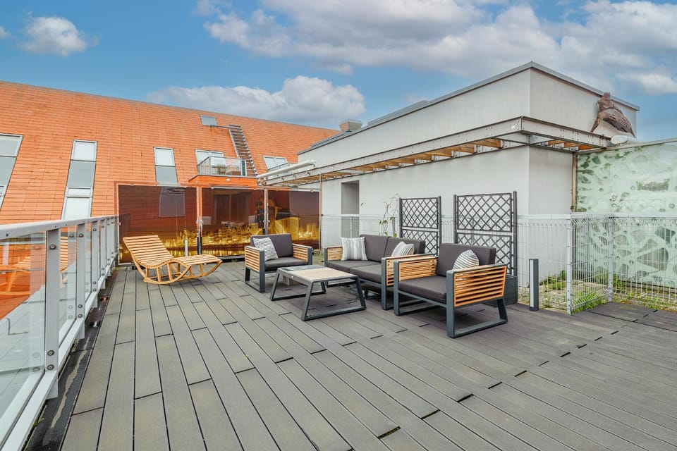 Balcony/Terrace, sunbed