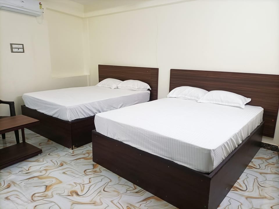 Bed, Photo of the whole room, air conditioner