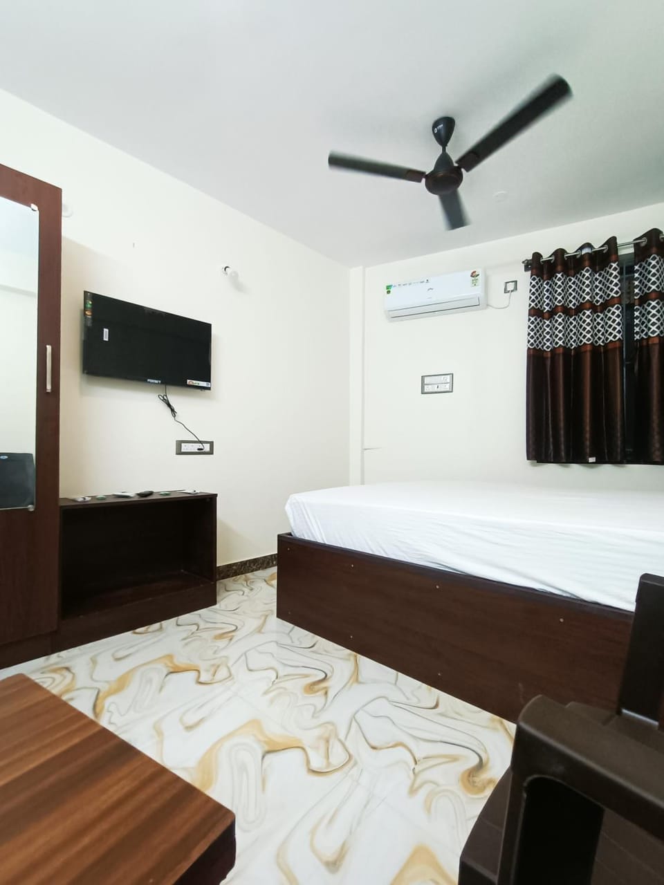 Bed, Photo of the whole room, Bedroom, air conditioner