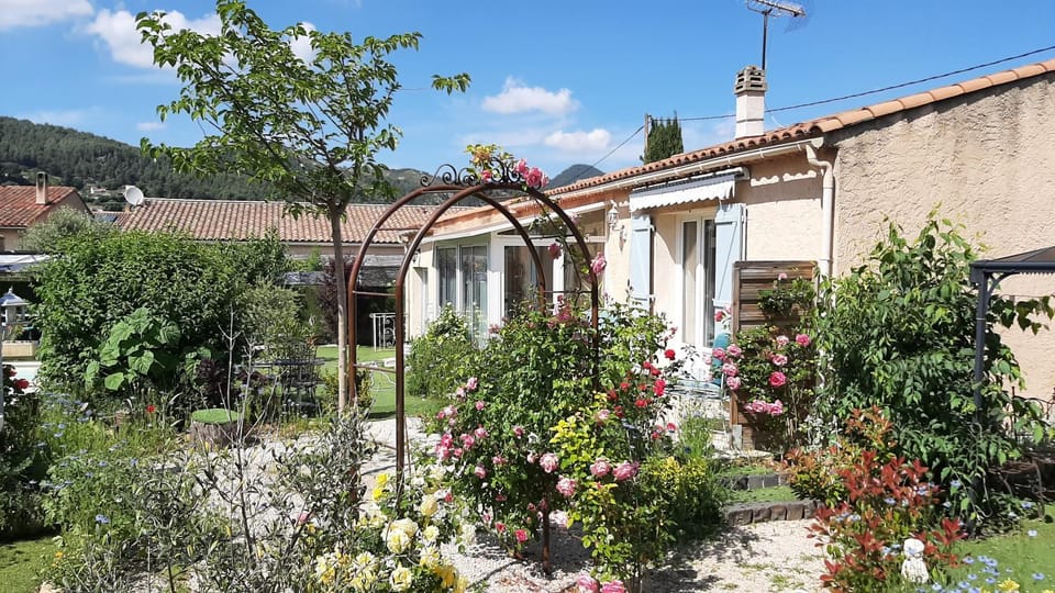Eclats du Sud, villa les Cigales avec piscine, proche Cassis, meublé de tourisme 3 étoiles House in French Riviera