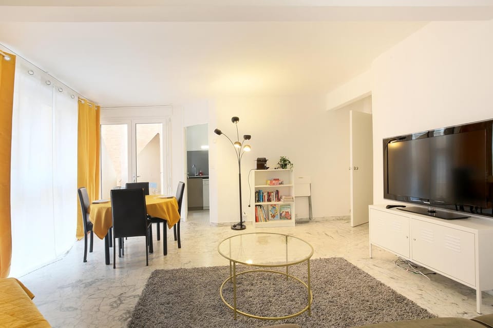 Le jaune Place Saint Georges 100m Parking Terrasse Apartment in Toulouse
