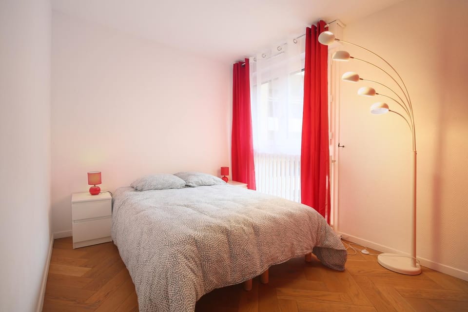 Le jaune Place Saint Georges 100m Parking Terrasse Apartment in Toulouse