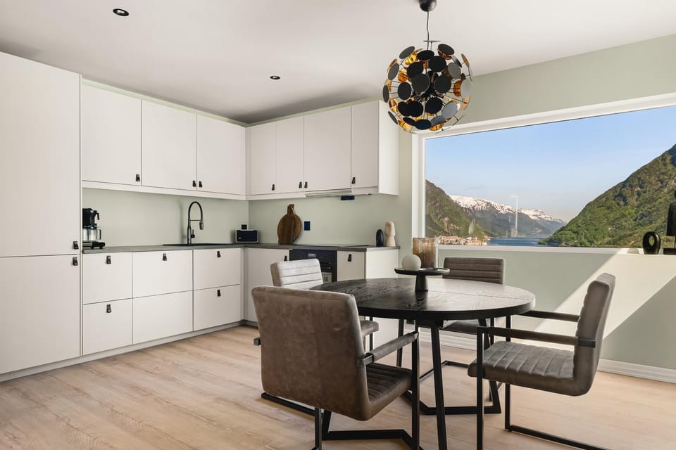 Natural landscape, Kitchen or kitchenette, Seating area, Dining area, Mountain view
