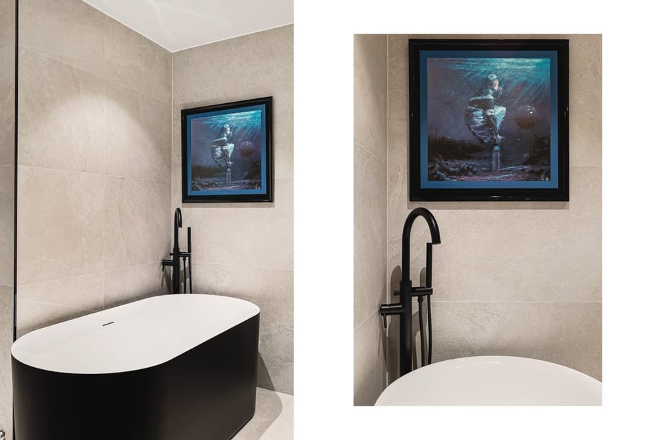 Toilet, Bathroom, Decorative detail, Bath