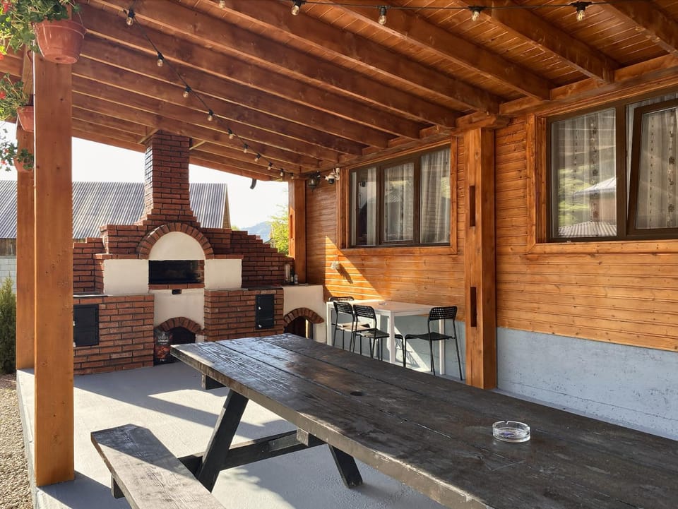 Day, BBQ facilities, Balcony/Terrace, Dining area, Internal: Not applicable to any particular room