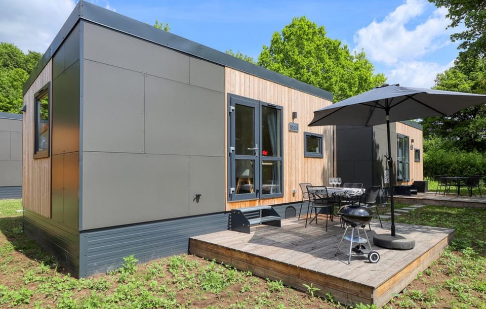 Property building, Garden, Balcony/Terrace