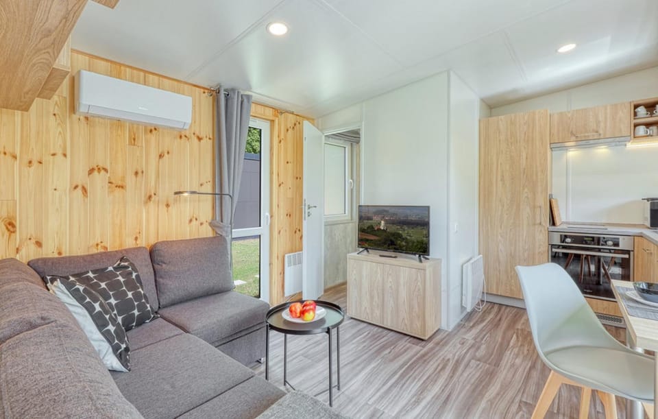 Communal lounge/ TV room, TV and multimedia, Kitchen or kitchenette, Living room