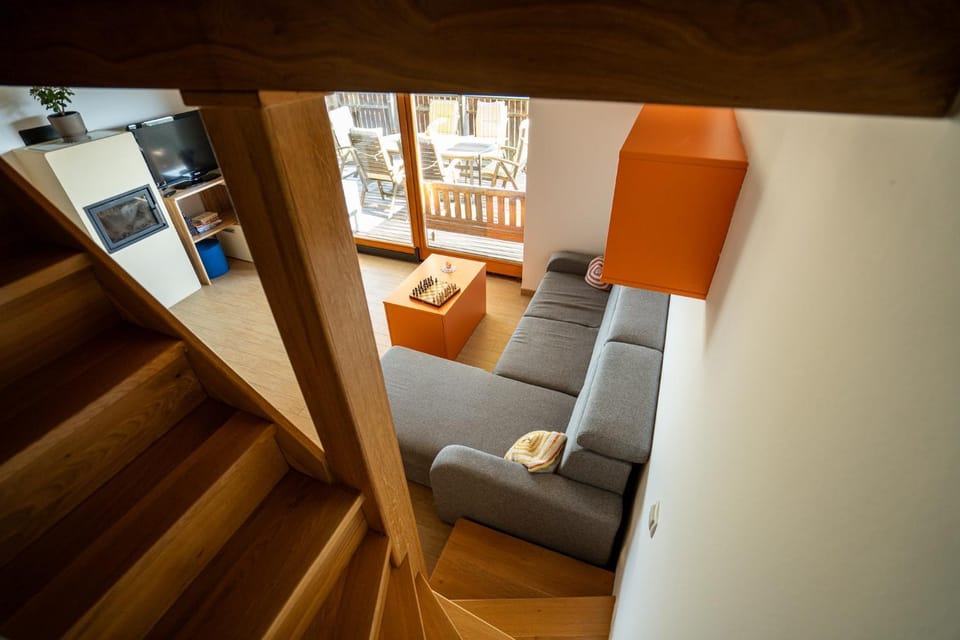TV and multimedia, Kitchen or kitchenette, Living room, Seating area, fireplace