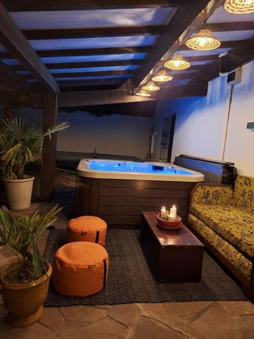 Cœur Toulouse Piscine et Spa Villa in Toulouse