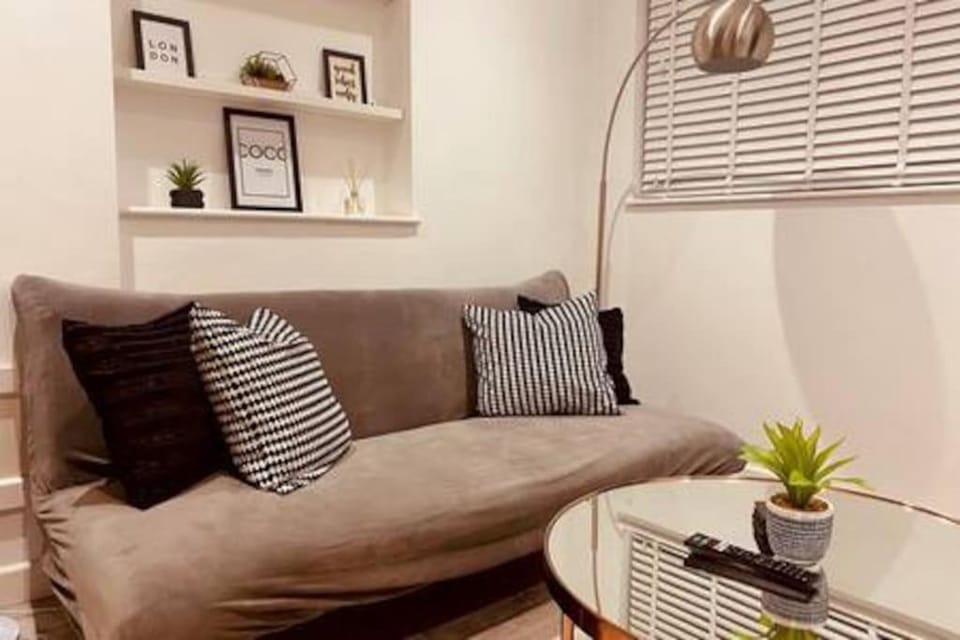 Modern 1 bed flat in Hackney with Parking Apartment in London Borough of Hackney