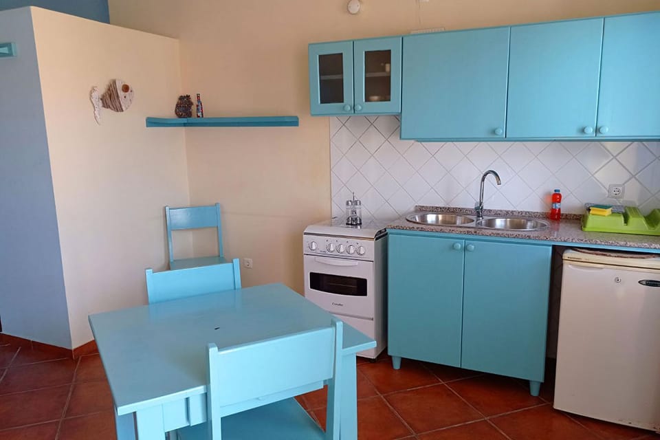 Kitchen or kitchenette, Dining area, pet friendly, stove