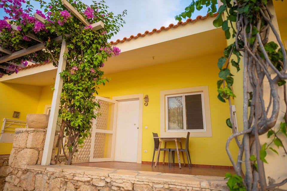 Property building, Garden, Balcony/Terrace, Garden view