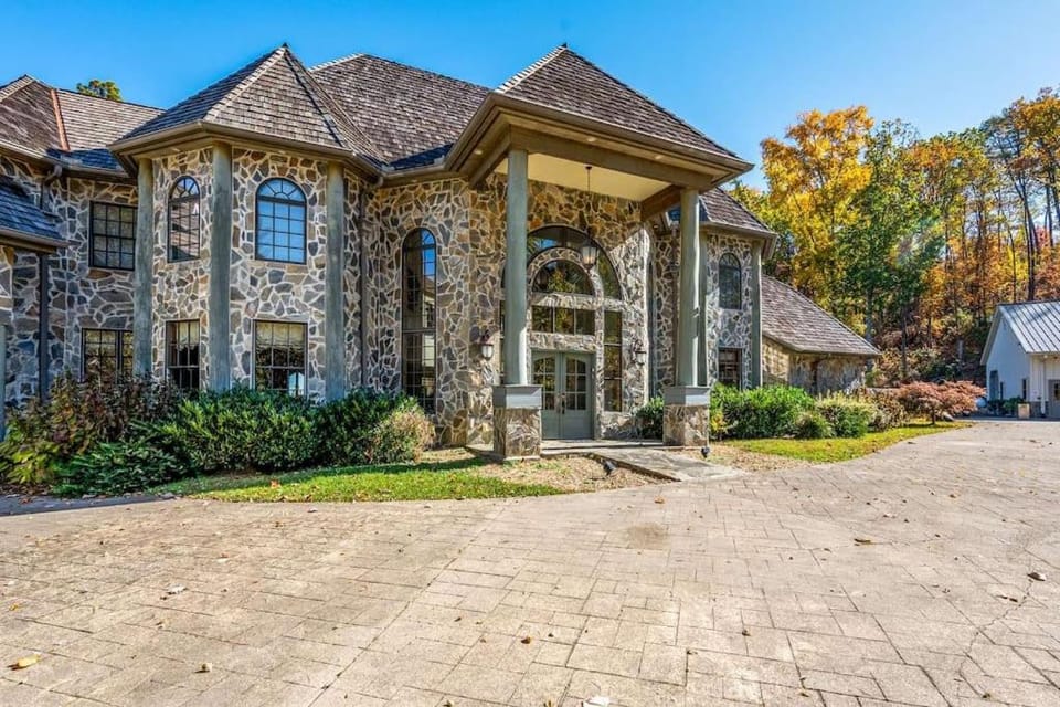 Property building, Garden view