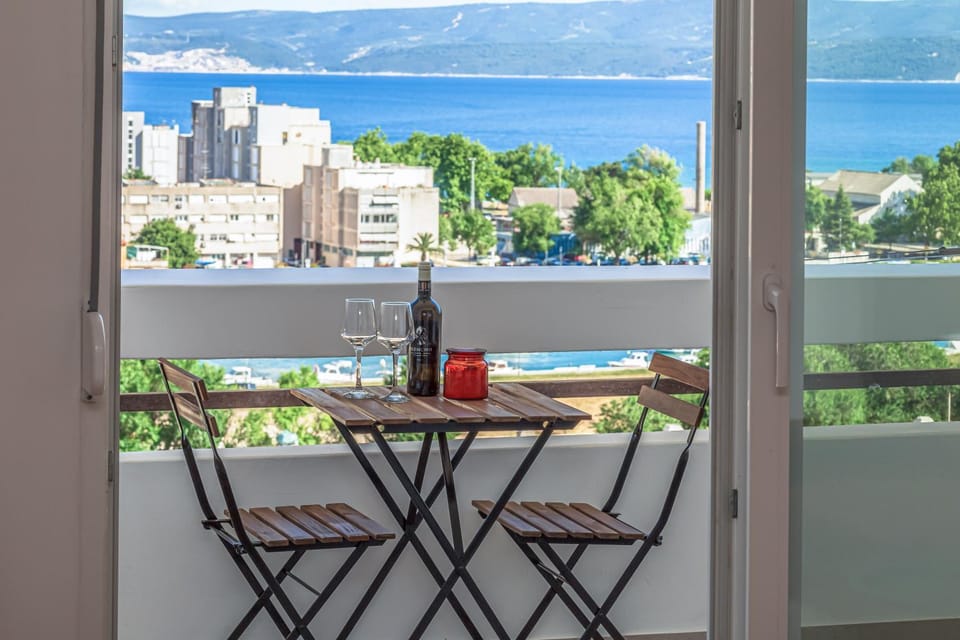 View (from property/room), Balcony/Terrace, Mountain view, River view, Sea view