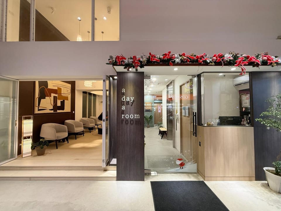 Property building, Living room, Lobby or reception