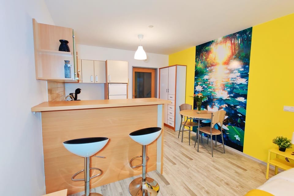 Kitchen or kitchenette, Seating area, Dining area, pet friendly, wardrobe