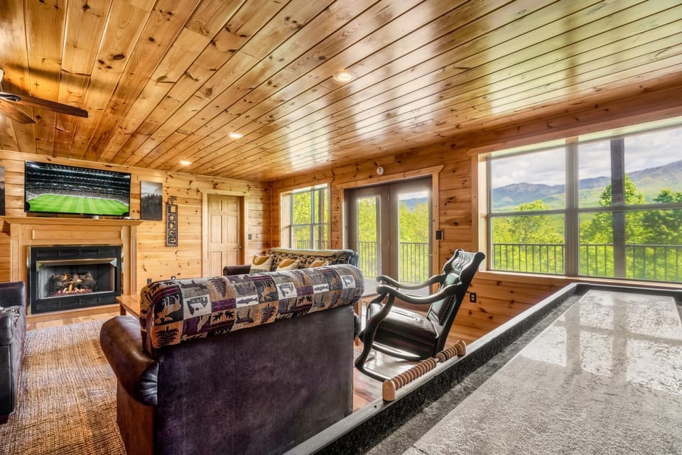 Game Room, TV and multimedia, Living room, Seating area, Evening entertainment