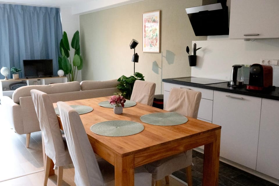 Dining area, kitchen