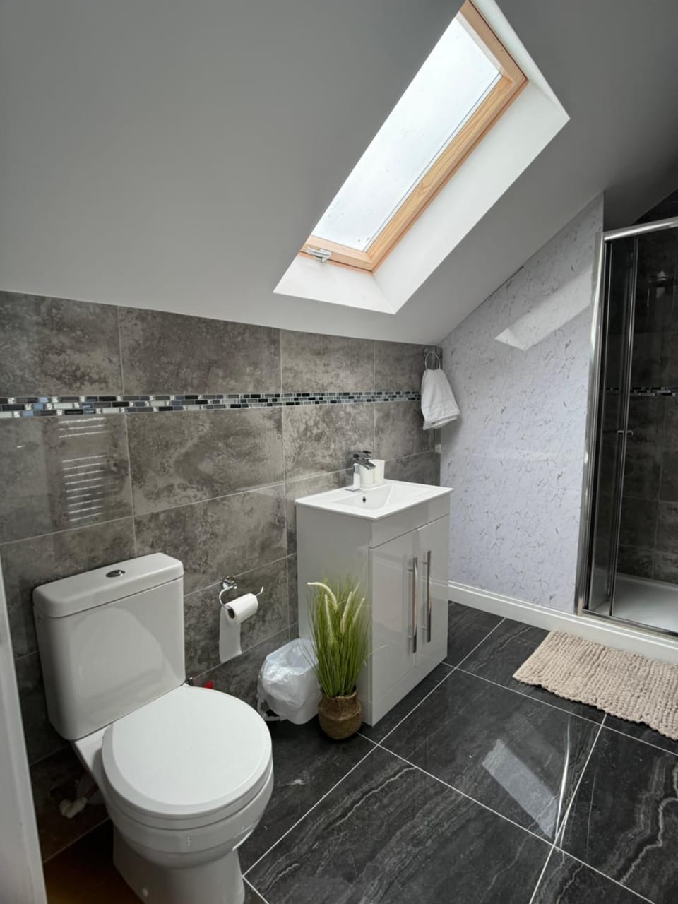 Toilet, Bathroom, towels
