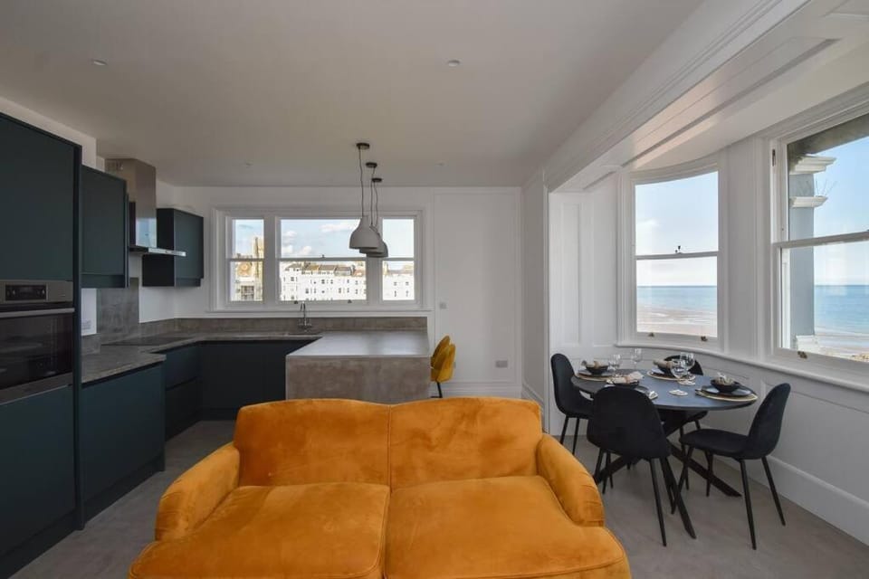 TV and multimedia, Kitchen or kitchenette, Seating area, Dining area