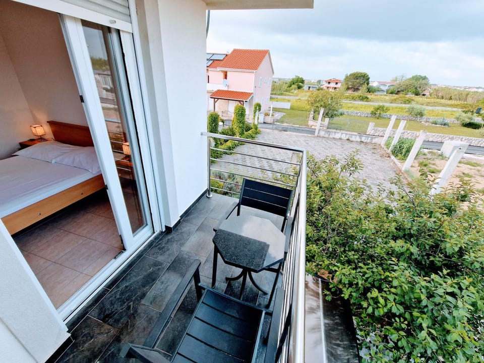 Balcony/Terrace, Bedroom, Garden view