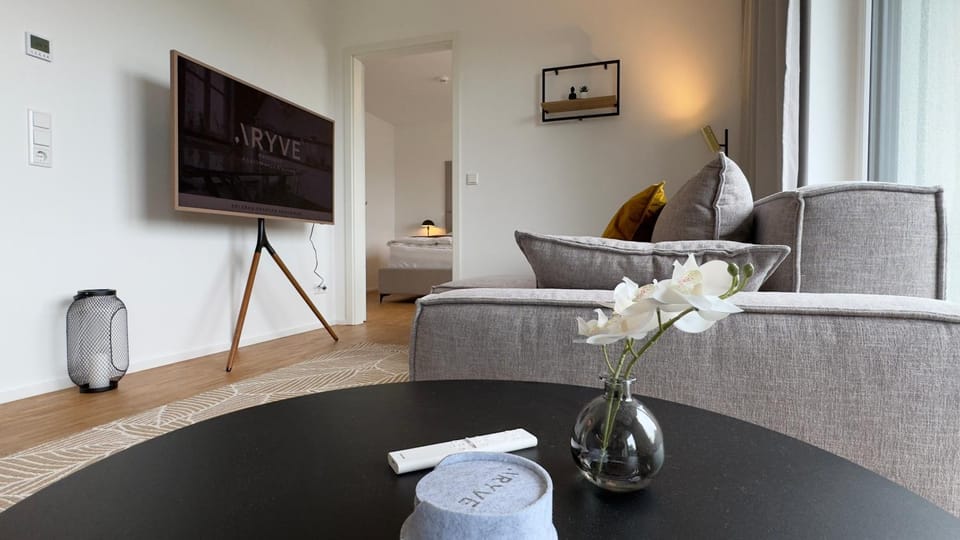 Communal lounge/ TV room, TV and multimedia, Living room, Seating area, Evening entertainment