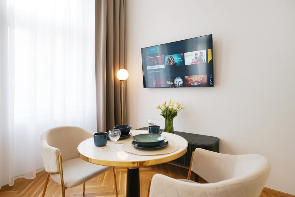 TV and multimedia, Living room, Dining area