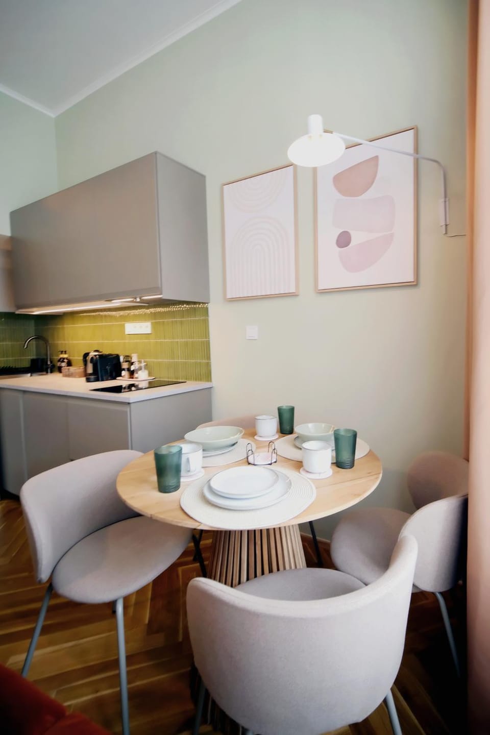 Kitchen or kitchenette, Seating area, Dining area