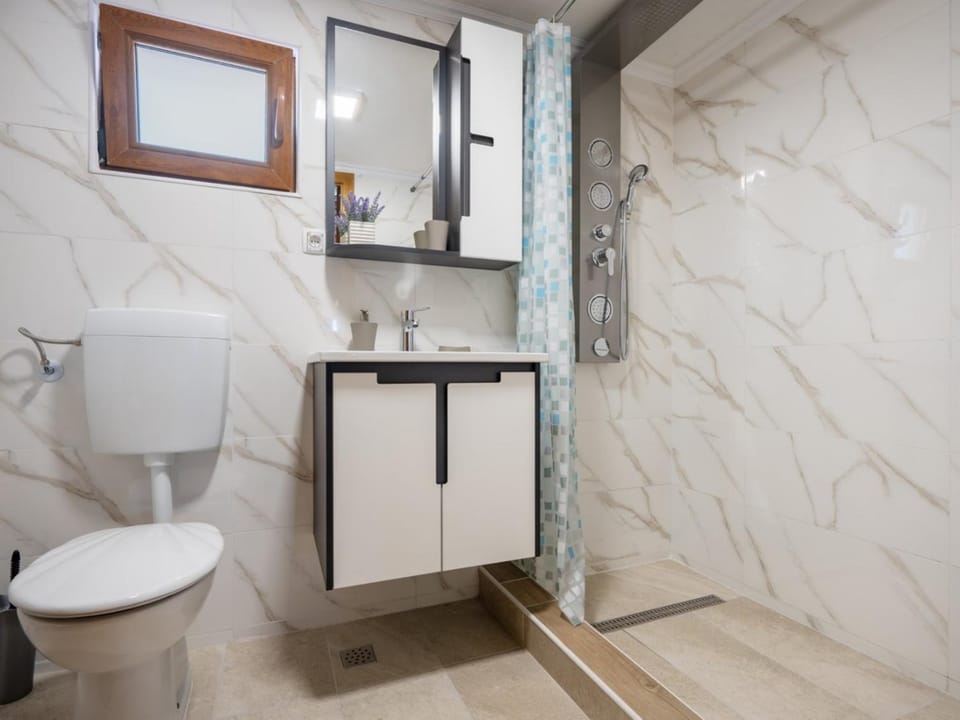 Shower, Toilet, Bathroom