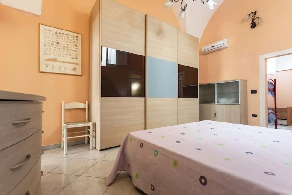 Bedroom, air conditioner