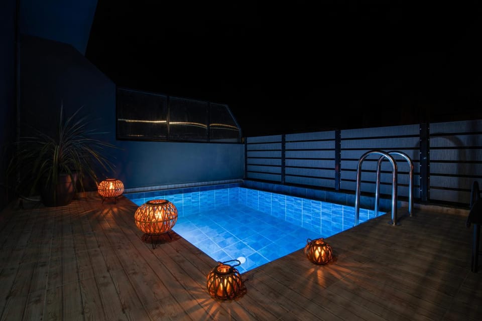 Night, Swimming pool