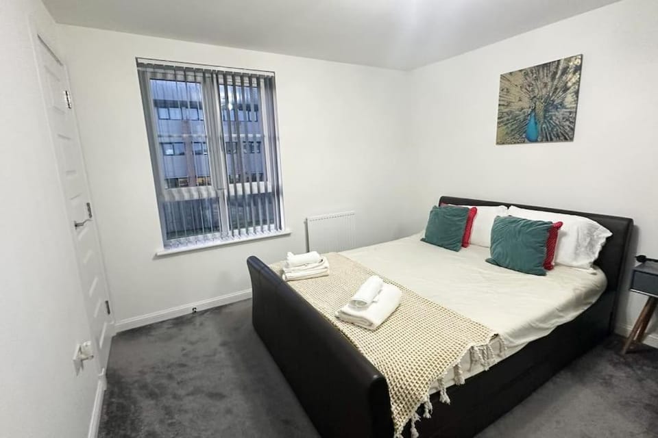 4 Bed complete Home in Edinburgh Near Airport House in Edinburgh