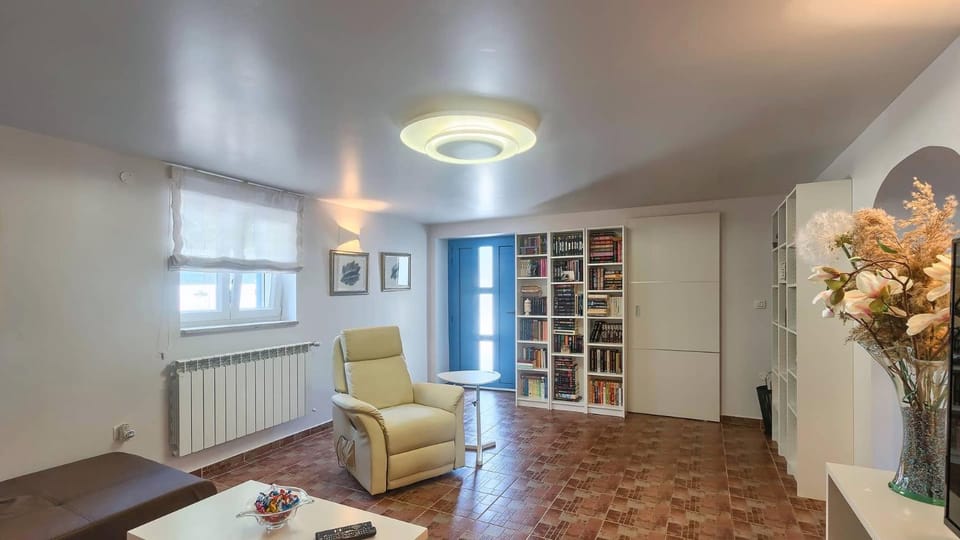 Living room, Seating area, internet