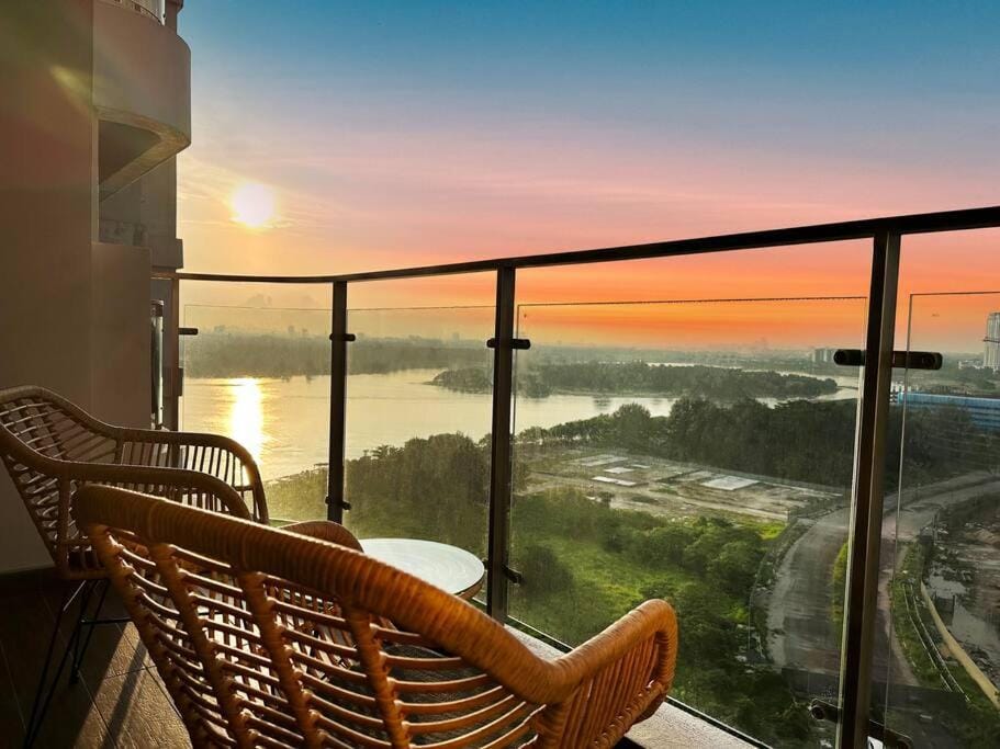Seaview Sunset 3BR Suite InsStyle DangaBay NearCIQ Apartment in Johor Bahru