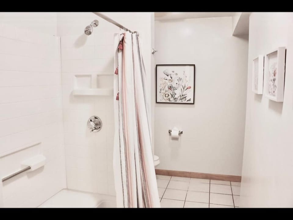 Shower, Bathroom, towels