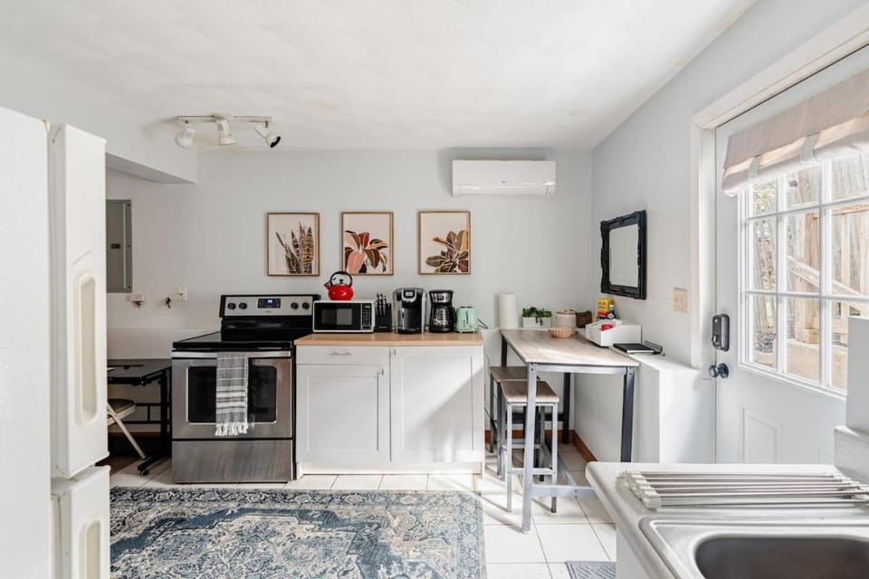 Kitchen or kitchenette, oven, stove